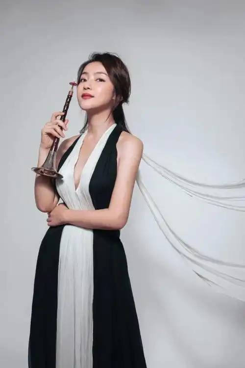 唢呐也可以和小提琴和谐同奏有请中国首位唢呐博士刘雯雯上场