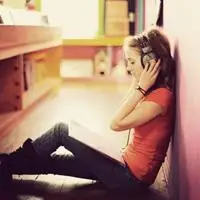 qq头像听音乐女生好看的带耳机女生听音乐头像图片