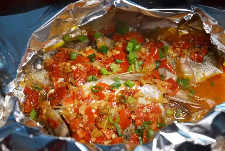 特点就是特别爽口在撸串之前,一定要试试他家的烤鱼锡纸烤鱼╱╱男生