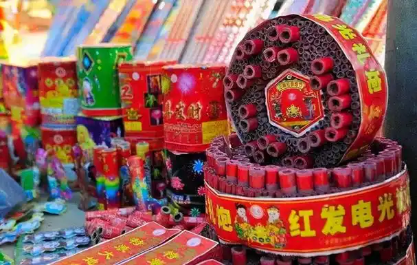 烟花爆竹被禁放,很多人非议缺少年味,你知道是谁提议禁放的吗?