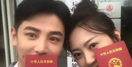 黄梦莹和孙坚一起晒结婚证原来只是剧照还以为是真的