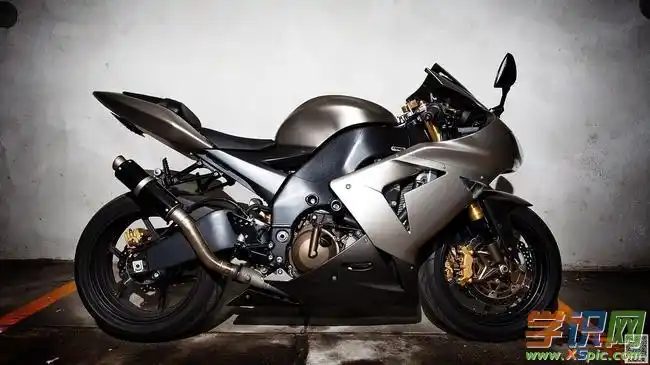 设计 设计元素 高清壁纸    摩托跑车给人的感觉十分炫酷,也十分霸气