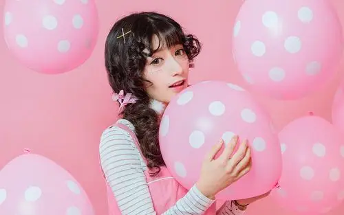 粉红可爱美少女清纯唯美高清桌面壁纸