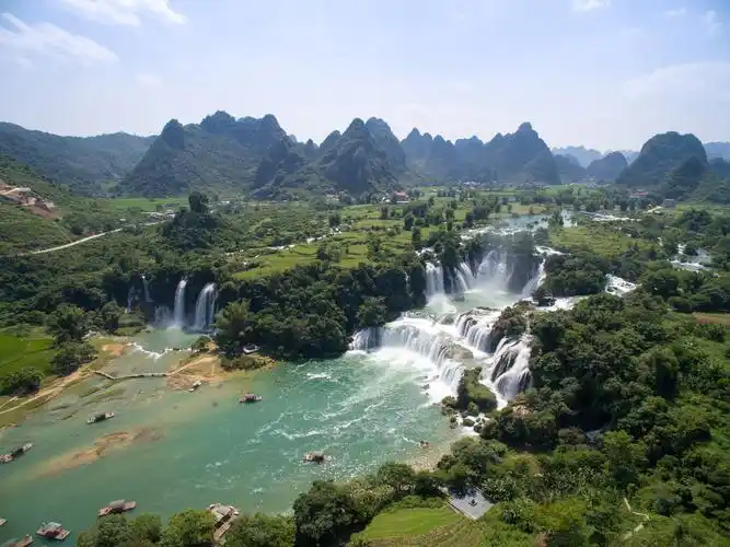 航拍广西德天瀑布花千骨酒是故乡醇取景地