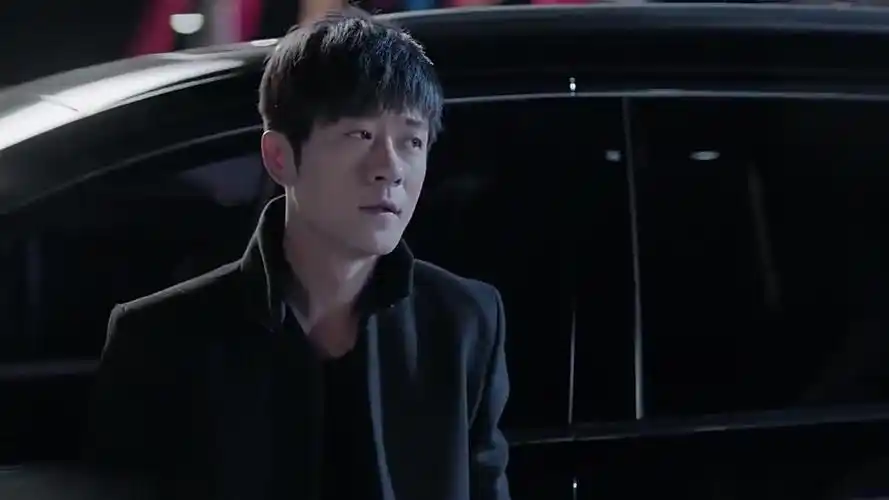 卧底归来宝玉看着天上的月亮金飞说自己的手好痒