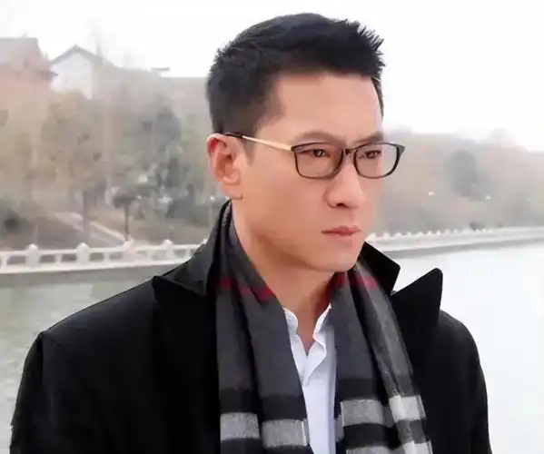 53岁的周杰,单身未婚有钱,他有6年的时间,没有在荧幕上出现了_腾讯