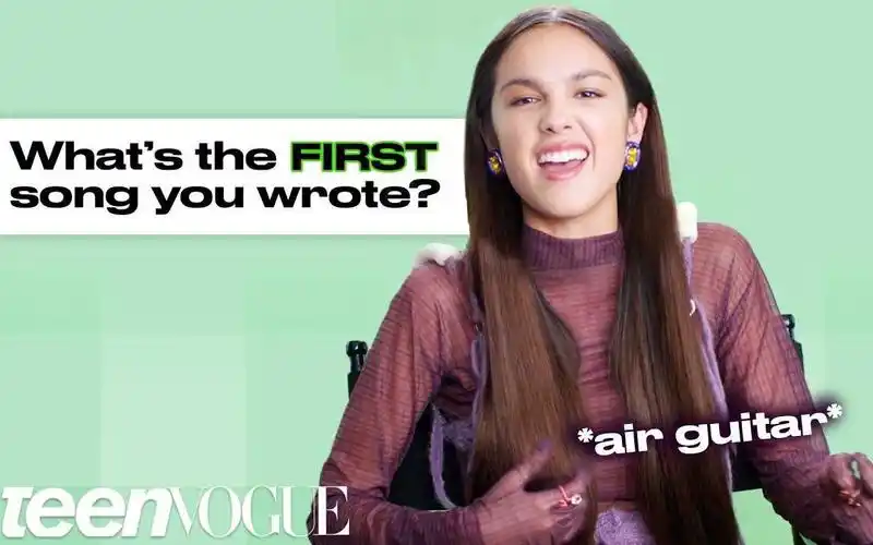 【teen vogue采访】olivia rodrigo分享她为《sour》写的第一首歌,第