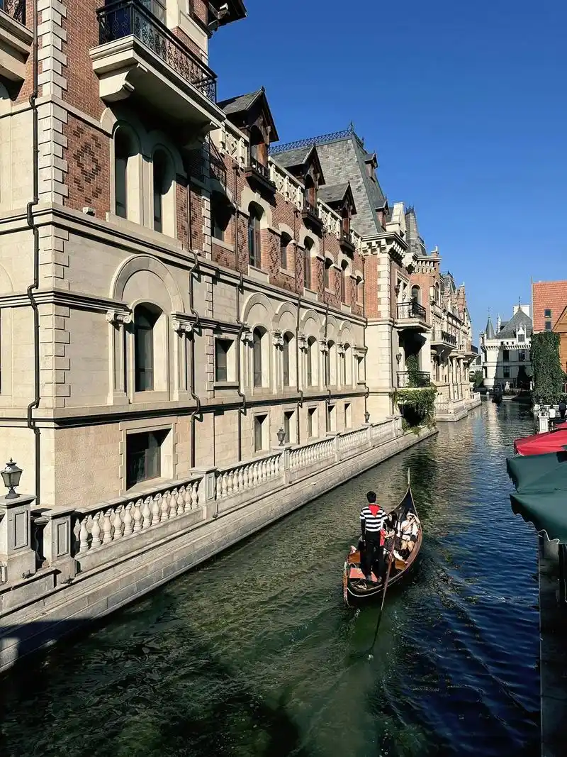 来大连不打卡的欧洲城堡建筑群.大连威尼斯水城 河岸两边城堡, - 抖音