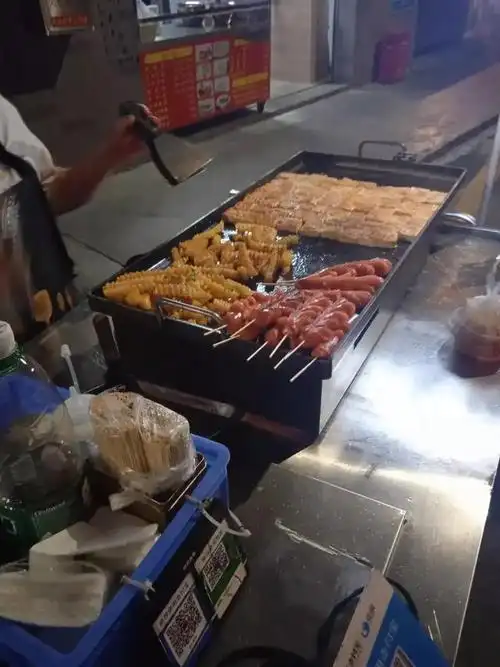 我中年失业摆摊卖烧烤低成本创业两年开四家店赚了200万