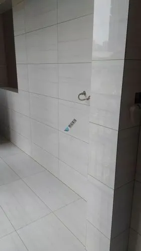 美缝颜色:贵族金 美缝剂品牌:巅峰者 美缝进度:完工 品牌和原材料决定