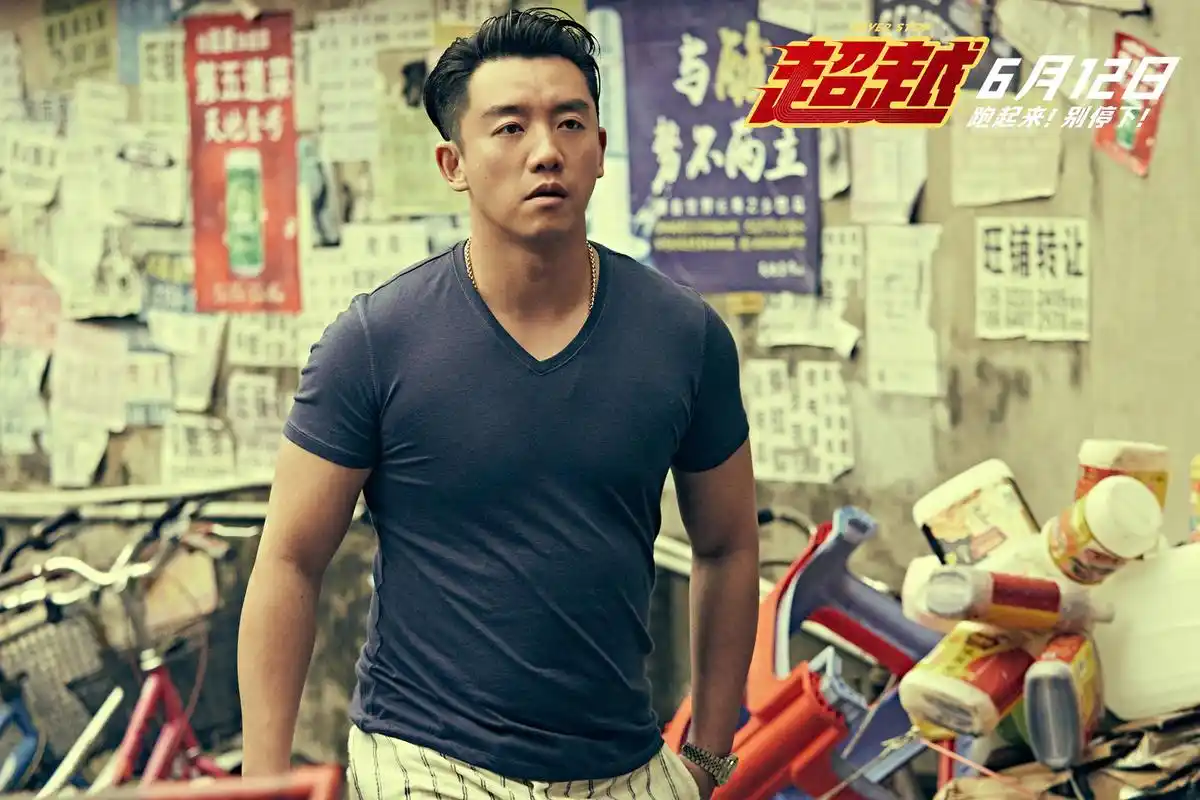 郑恺2个月胖了40斤的电影超越中的郝超越应该是郑恺饰演过最痛苦的