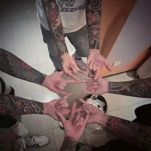 《社会人的纹身》