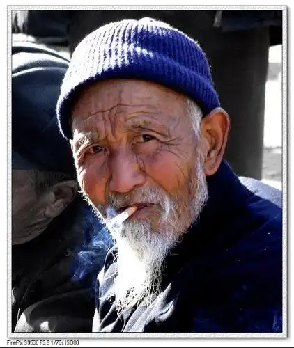 求一张70对以上的老人一寸头像