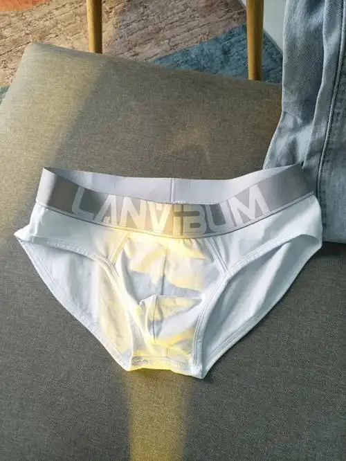 男士三角裤确实很惊艳欧式的粗犷感与高级感丝毫不落下风大宽边的字母