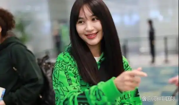 没翻红先翻车李菲儿成万人嫌早年旧照被扒与现在判若两人