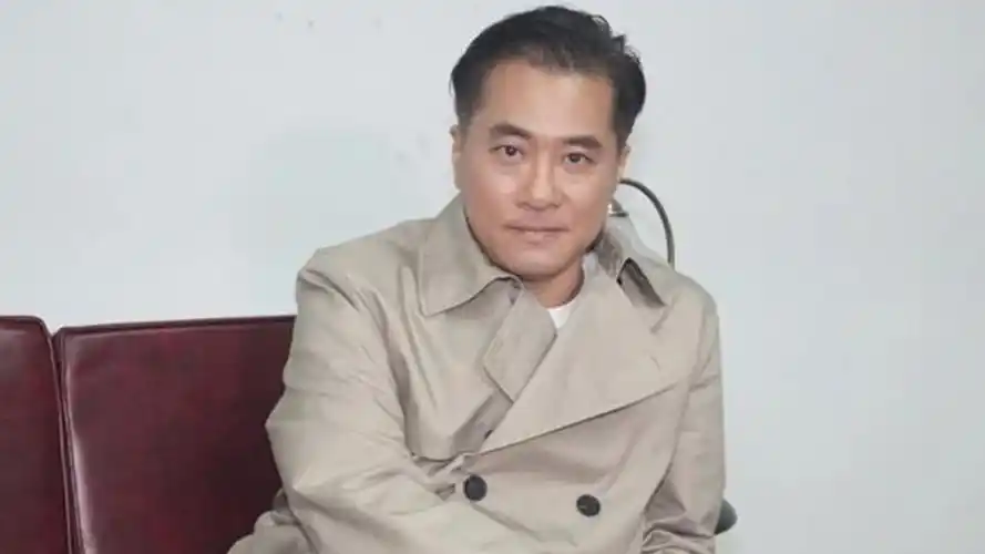 59岁邵仲衡再演舞台剧!