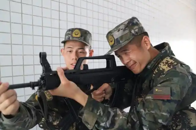 少年怀勇毅,长剑奋无前 ——武警第二机动总队新排长集训纪实