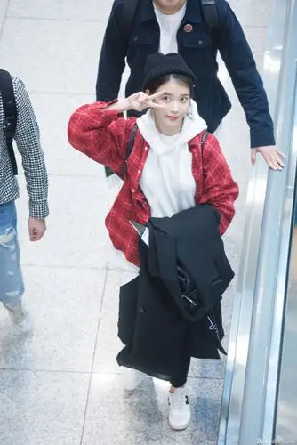 iu李知恩明星同款机场冬基础款打底衫纯色宽松加绒加厚连帽卫衣女