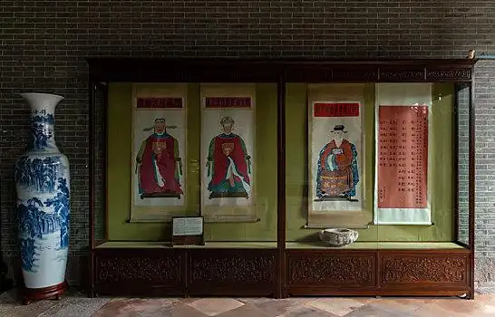 沙湾古镇何氏大宗祠先祖画像