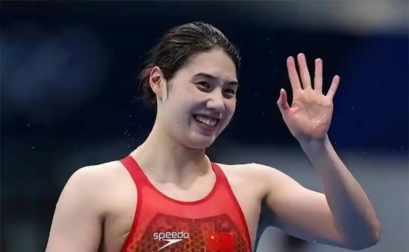 女运动员比赛前"刮毛",赛后忍痛扯泳衣,比赛的心酸谁能懂得_游泳