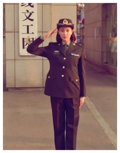 女军官军装欣赏,从1952年至今的老照片,还是过去的有感觉