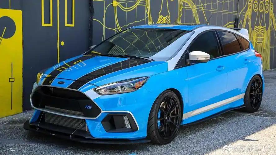 好看的汽车图片450马力福特福克斯rs小钢炮
