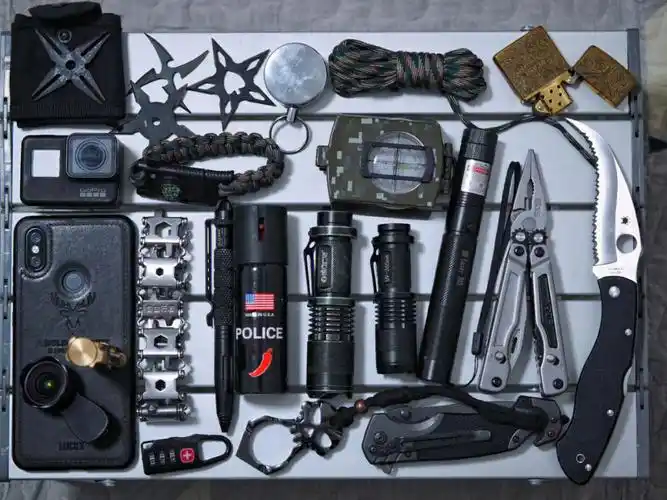 末日生存党的随身小物件露营装备