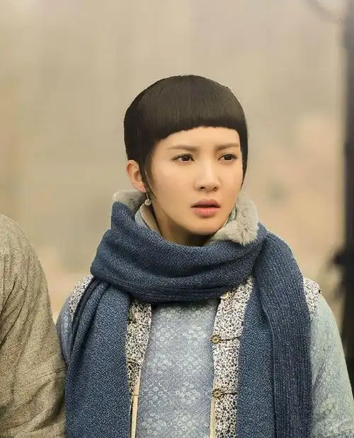 金晨成名前旧照被疯传原生颜值让人意外还说自己纯天然