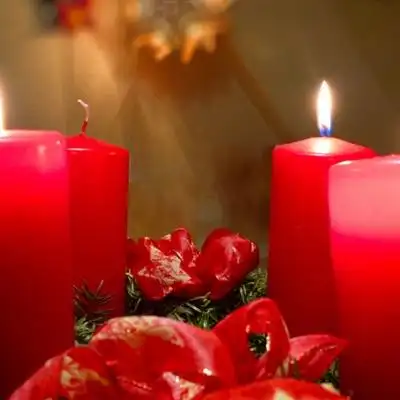 红色蜡烛微信头像 点燃的红色蜡烛图片