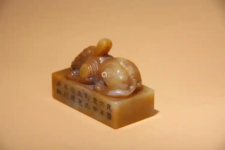 民国田黄兽钮印章陈半丁刻赠章士钊