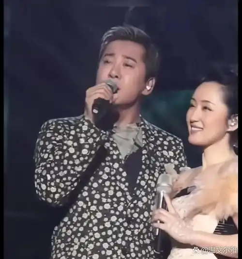 三十年前,毛宁和杨钰莹在舞台上是一对金童玉女,非常般配