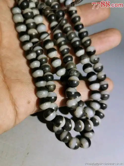 以前收的千年老玛瑙药师珠,天地珠,包浆沁色,有点灰皮