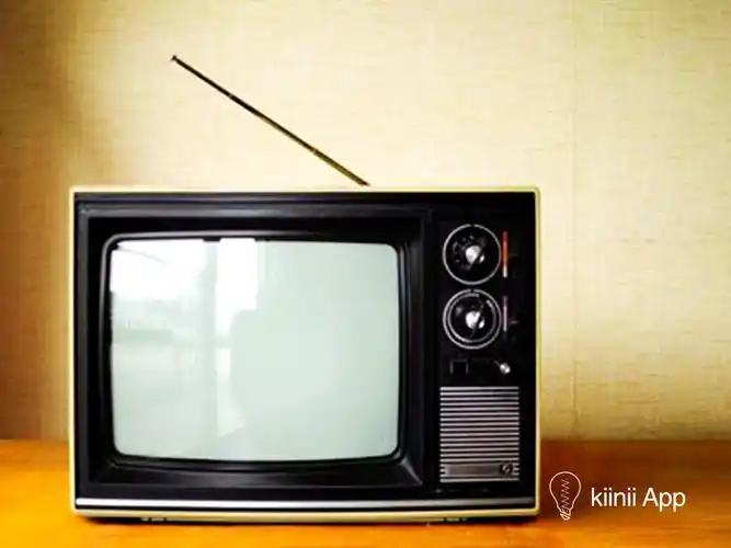 上世纪80,90年代,虽然买电器要排队,托人找关系,但电视机还是逐渐普及