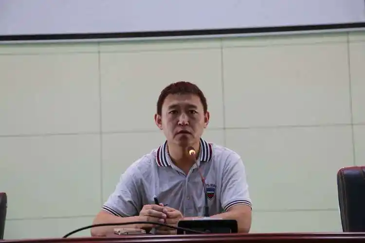 德育处何志杰主任主持