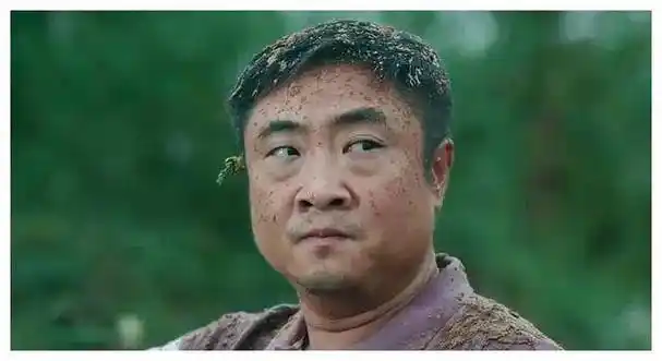 乔杉是1984年出生,他年轻的时候,差点做了警察,后来考到了影视表演