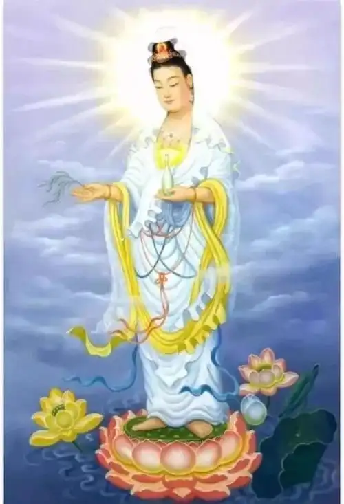 然后念甘露水真言,观想一场金光闪闪的甘露雨覆盖整个城市,淋到的冥阳