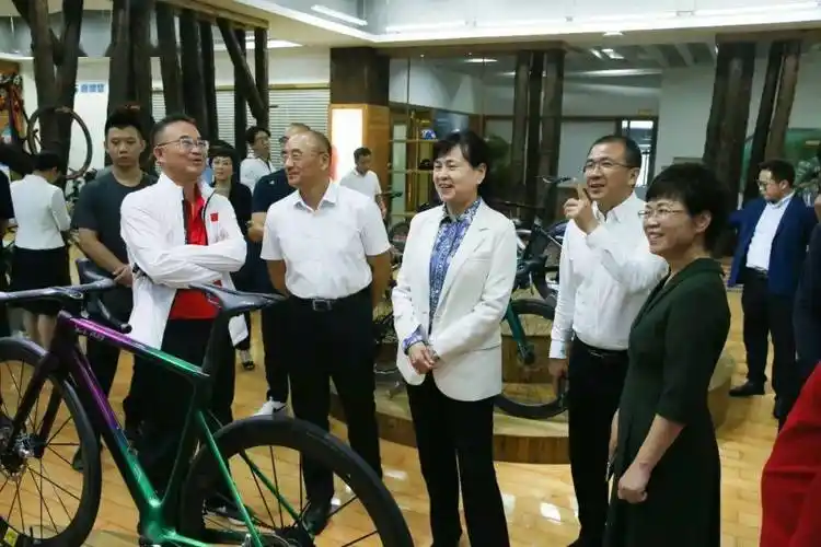 深圳市人民政府副市长张华一行莅临喜德盛调研指导_国际_赛事_体育