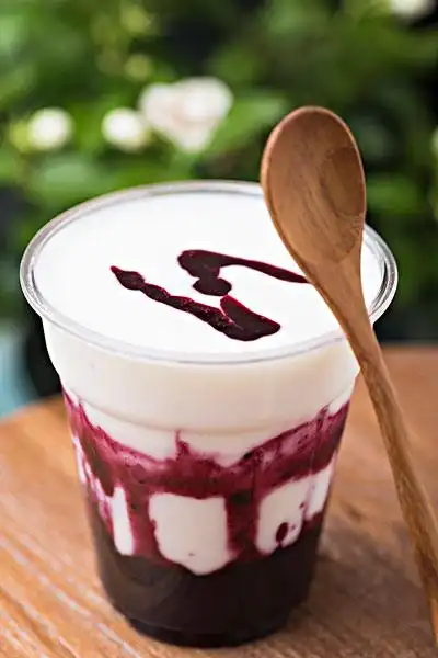 手工蓝莓果酱酸奶