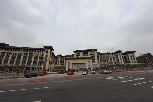 合川实验中学迈上新征程