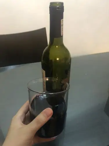 我有个毛病,无论喝什么酒开了就要一次性喝完