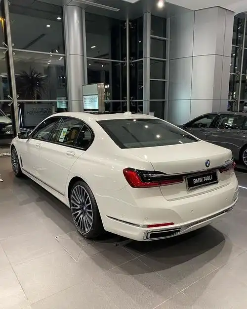 宝马7系这月牙白就是好看