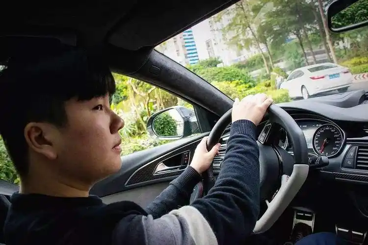 开车达到什么程度才能证明不再是新手期老司机4标准不可少