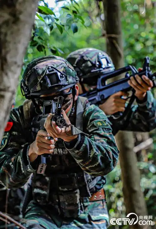 武警特战队员紧贴实战开展训练 锻造致胜"硬功夫"【组图】(6)