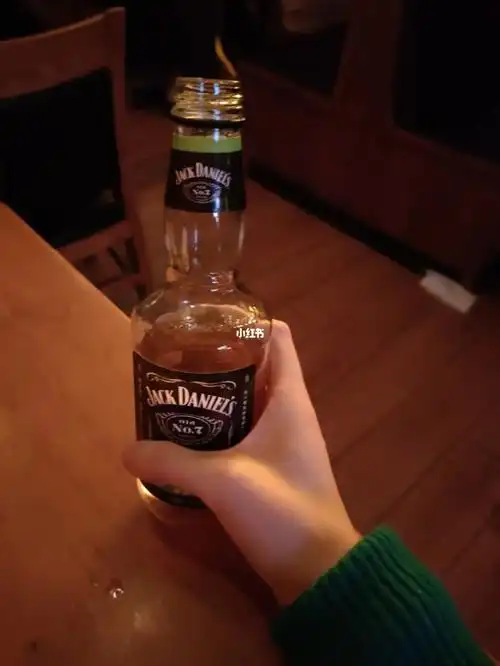 是"别人口中的孩子",不抽烟不喝酒不纹身不夜不归宿,没去过网吧酒吧