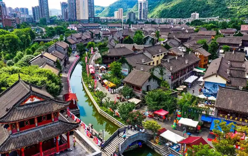 水城古镇避暑热