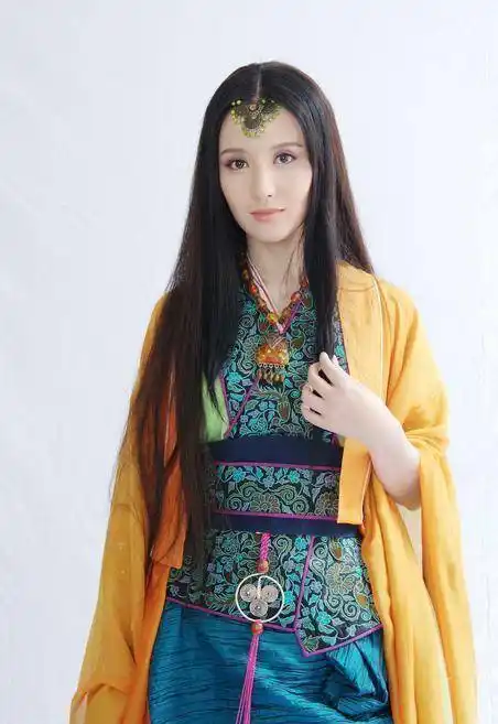 《神话》中张萌饰演的虞姬相当经典,再现了传奇的霸王别姬这一幕_古装