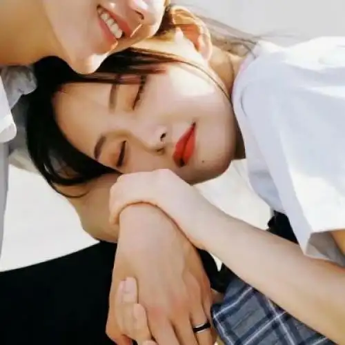 情头像情侣双人两张小小的心藏着你