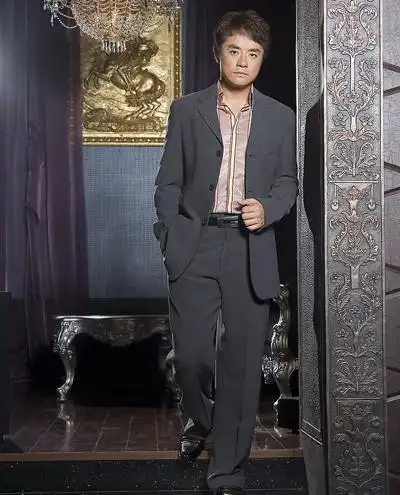 1970-2-28出生地:湖北省体重:65kg身高:178cm国籍:中国姓名:黄格选黄