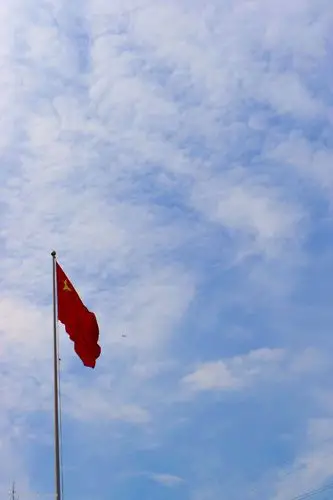 蓝天下的五星红旗风景摄影