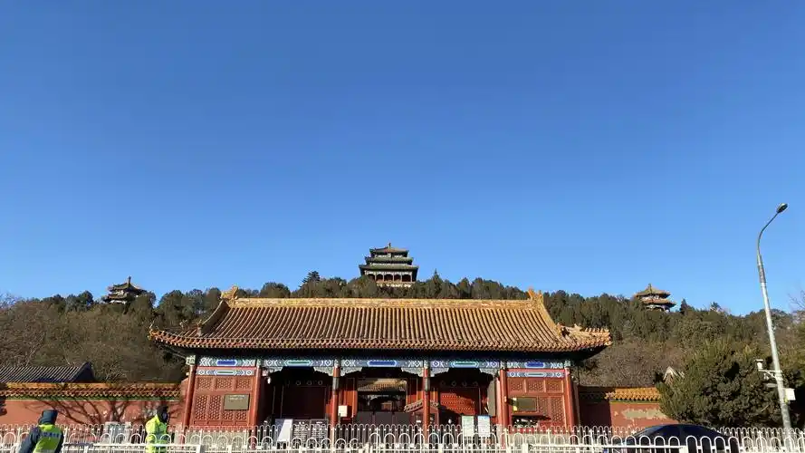 景山公园万春亭赏月